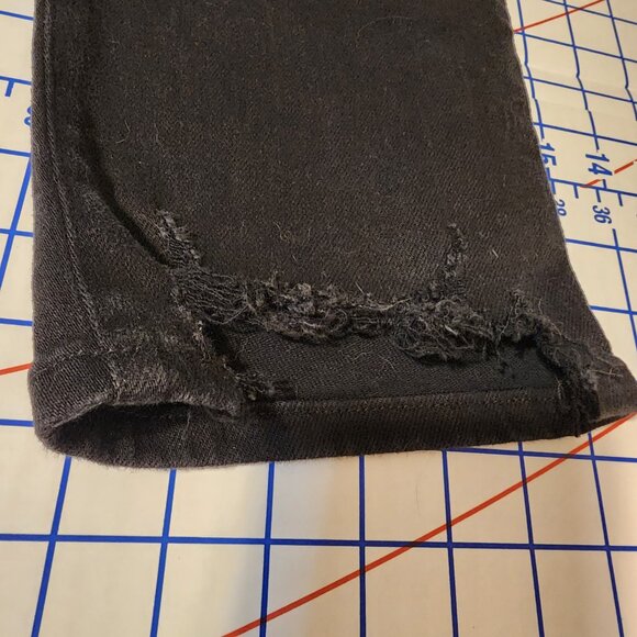 Good American Classic Chewed Hem Slim Straight Jeans NWT Black Size 14 - Picture 4 of 16